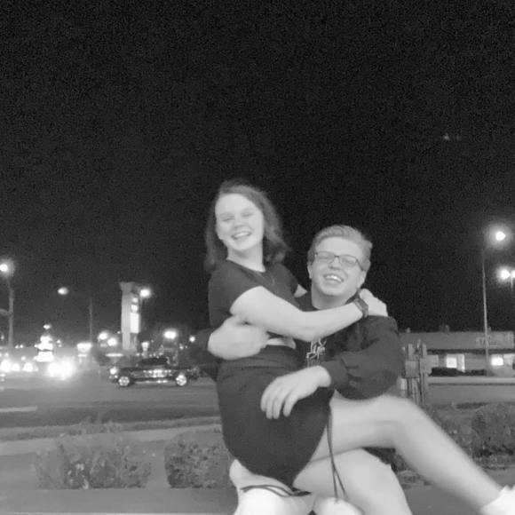 Meet your Posher, Halle - Picture 1 of 1